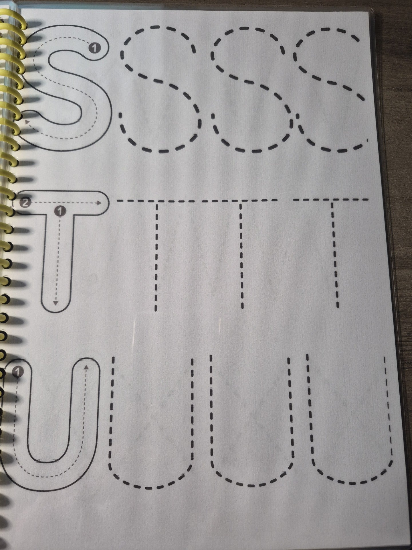 Livret d'activité Retrace les traits L'alphabet